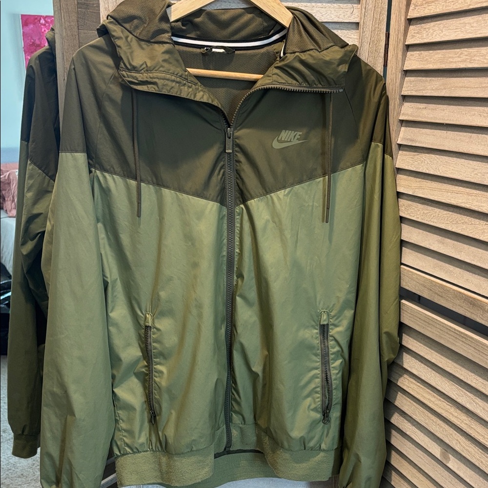 Nike Men's Olive and Dark Green Windbreaker